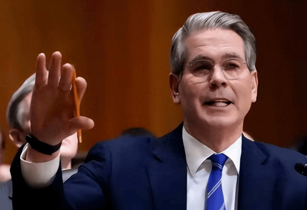 中美谈判交锋6小时后，有消息被迅速爆料：特朗普决定延迟一道禁令