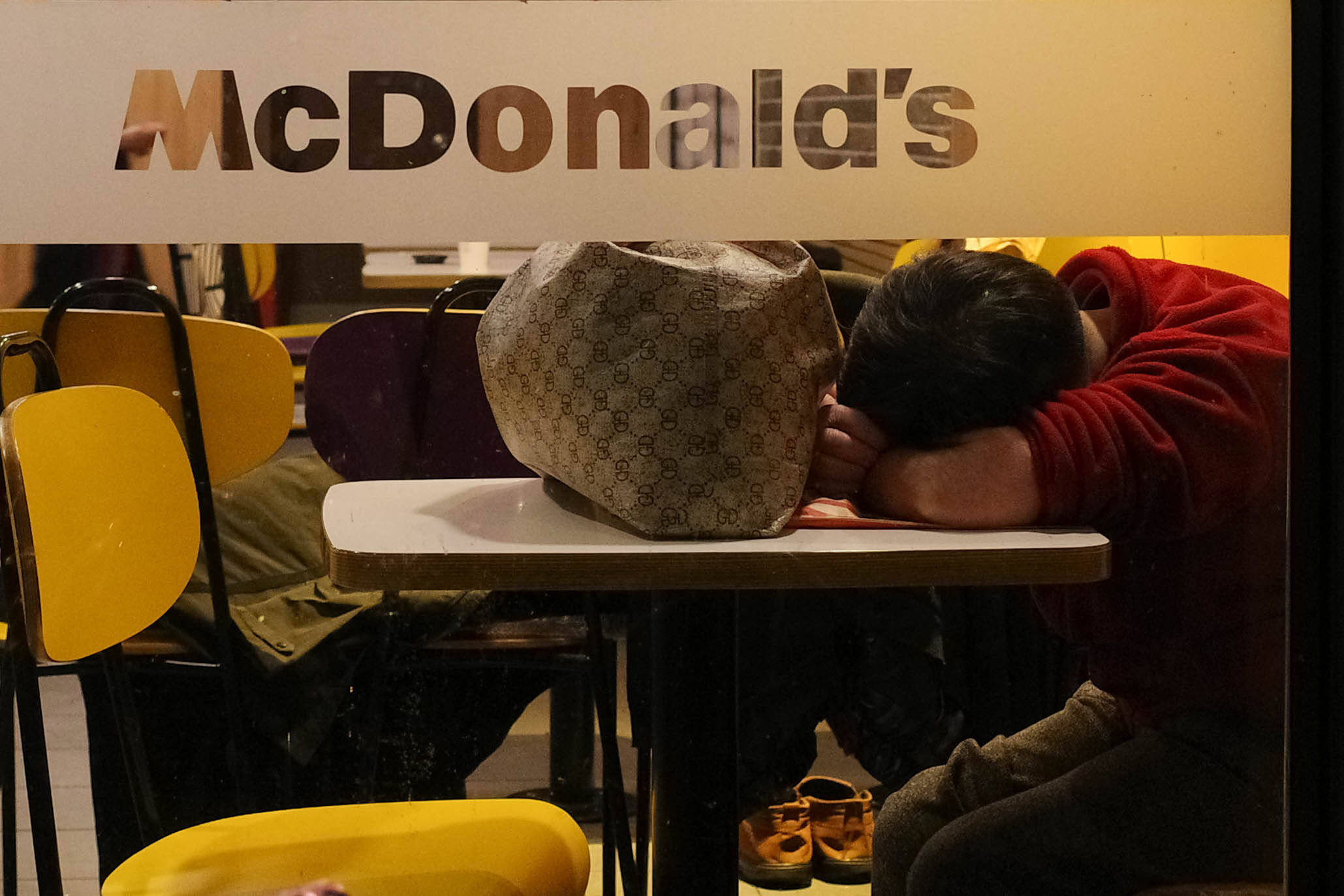 麦当劳夜宿者:老人占六成<strong></p>
<p>虚拟币激励</strong>,各有心酸事