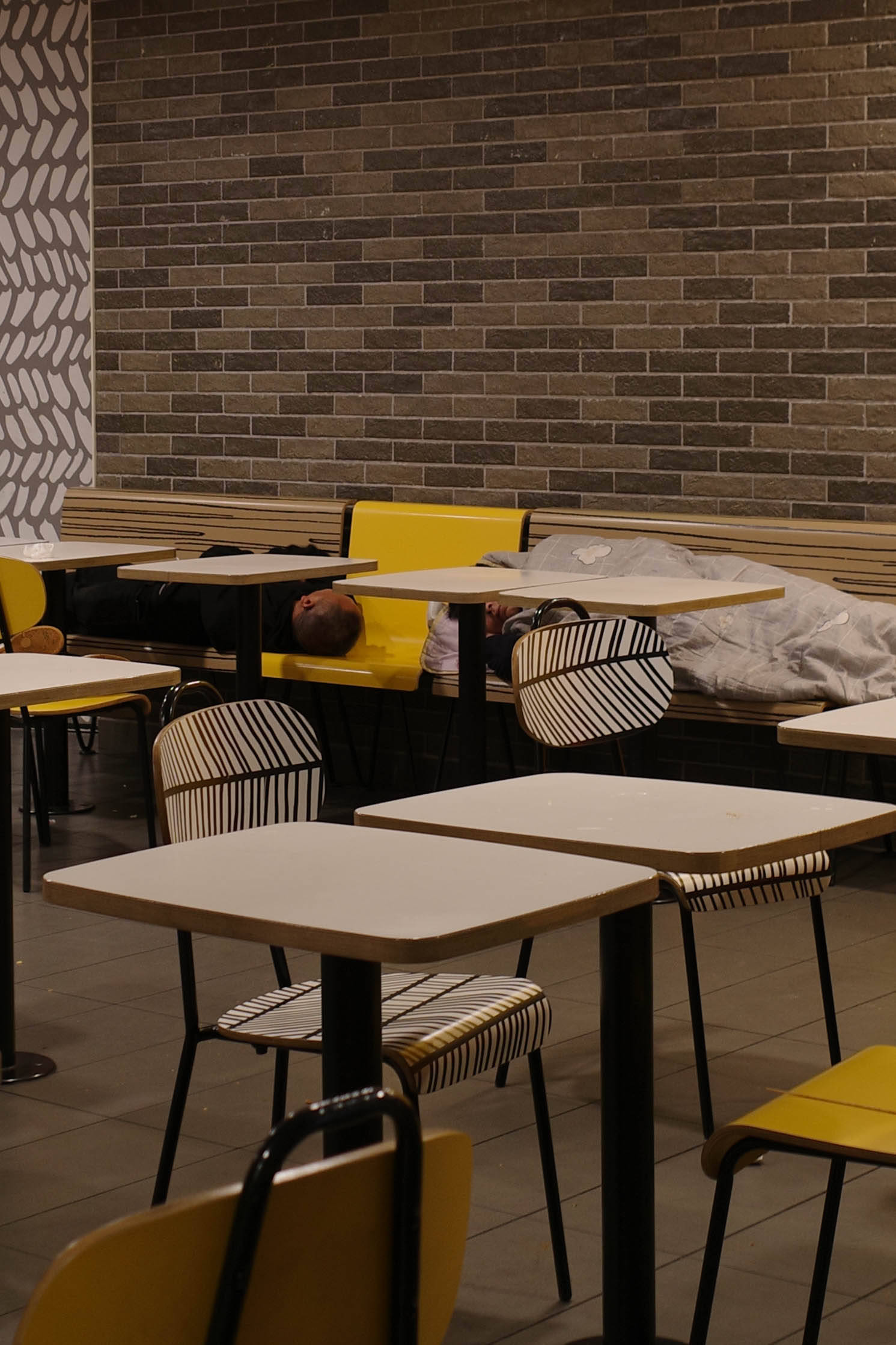 麦当劳夜宿者:老人占六成<strong></p>
<p>虚拟币激励</strong>,各有心酸事