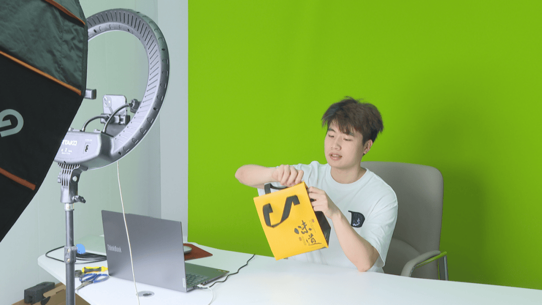 温州老板卖几毛钱小东西<strong></p>
<p>虚拟币动画</strong>，从4人团队干到年销过亿