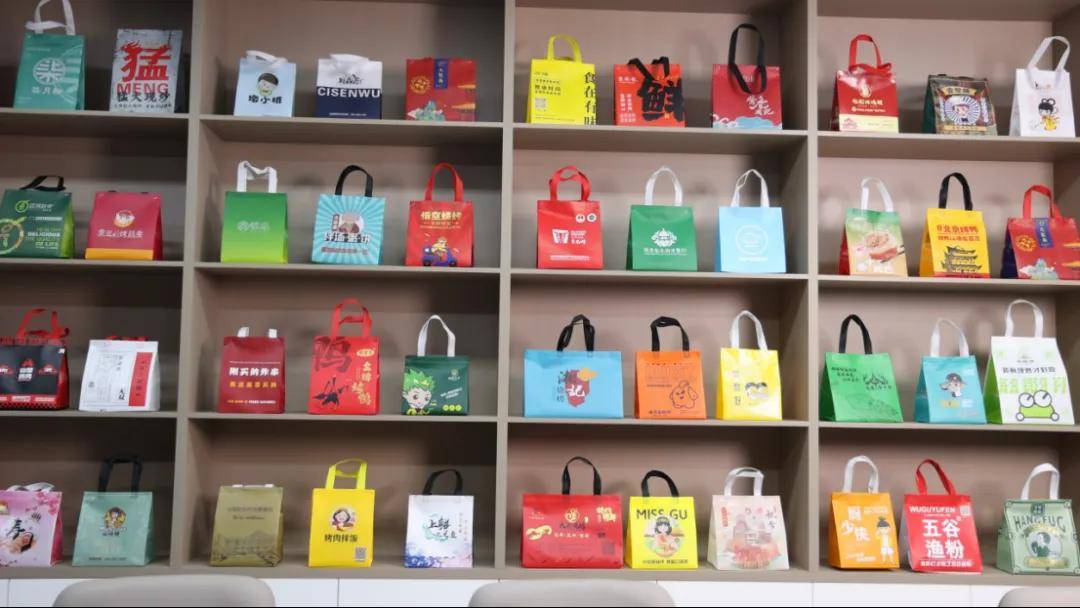 温州老板卖几毛钱小东西<strong></p>
<p>虚拟币动画</strong>，从4人团队干到年销过亿