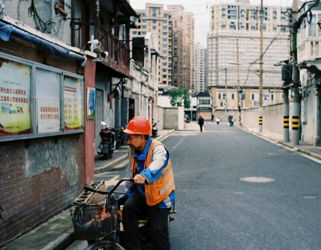 城市打工人<strong></p>
<p>虚拟币动画</strong>，花十几万回村给父母补缴社保