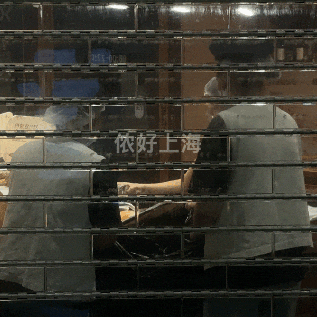 看着心疼<strong></p>
<p>虚拟币动画</strong>!上海网红店将没卖掉的面包整框扔了?网友吵翻