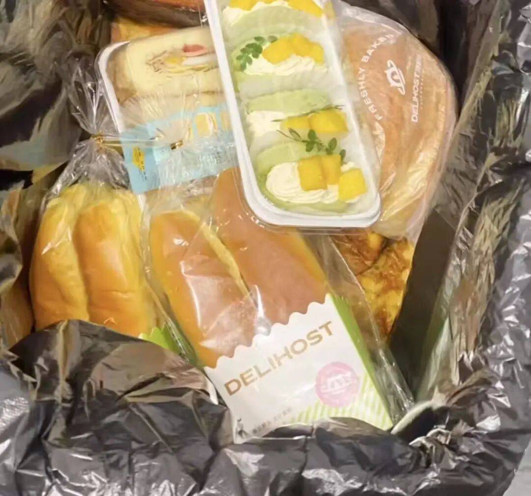 看着心疼<strong></p>
<p>虚拟币动画</strong>!上海网红店将没卖掉的面包整框扔了?网友吵翻