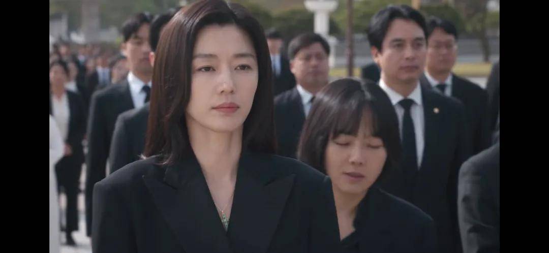 44岁要去“竞选总统”的全智贤<strong></p>
<p>虚拟币动画</strong>，穿衣风格都变了！