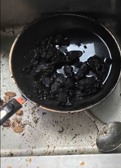 男子炖鸡后回卧室倒头就睡<strong></p>
<p>虚拟币动画</strong>，醒来身边站满消防员……