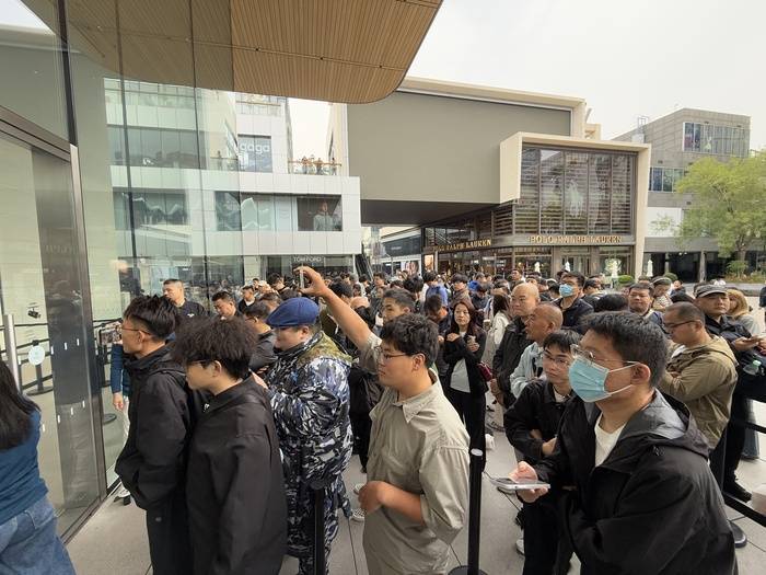 iPhone 17正式开售<strong></p>
<p>虚拟币锁金</strong>，橙色Pro Max黄牛最高加价1500元