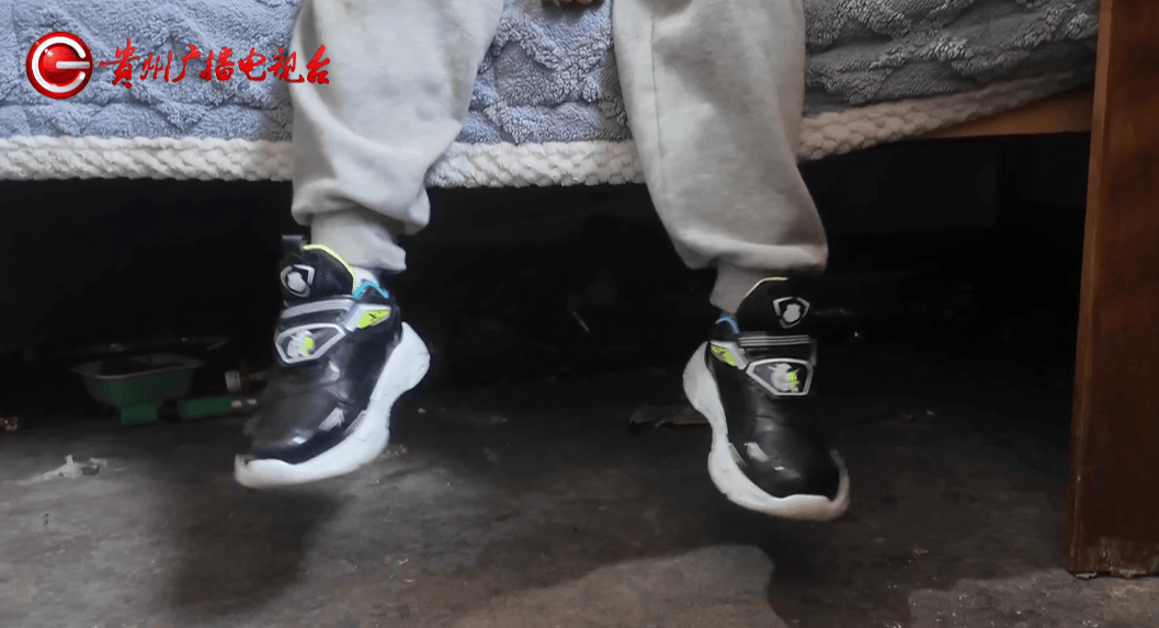 心酸！12岁男孩“独居”贵阳一安置房内<strong></p>
<p>虚拟币锁金</strong>，父亲回应：迫于无奈，因为……