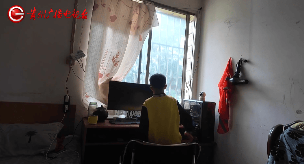 心酸！12岁男孩“独居”贵阳一安置房内<strong></p>
<p>虚拟币锁金</strong>，父亲回应：迫于无奈，因为……