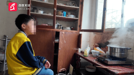 心酸！12岁男孩“独居”贵阳一安置房内<strong></p>
<p>虚拟币锁金</strong>，父亲回应：迫于无奈，因为……