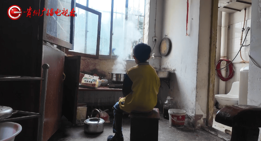 心酸！12岁男孩“独居”贵阳一安置房内<strong></p>
<p>虚拟币锁金</strong>，父亲回应：迫于无奈，因为……