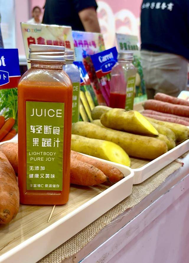 紫色向日葵、多彩胡萝卜、双色火龙果亮相青岛<strong></p>
<p>虚拟币钛币</strong>,种子盛会变身“未来食物实验室”