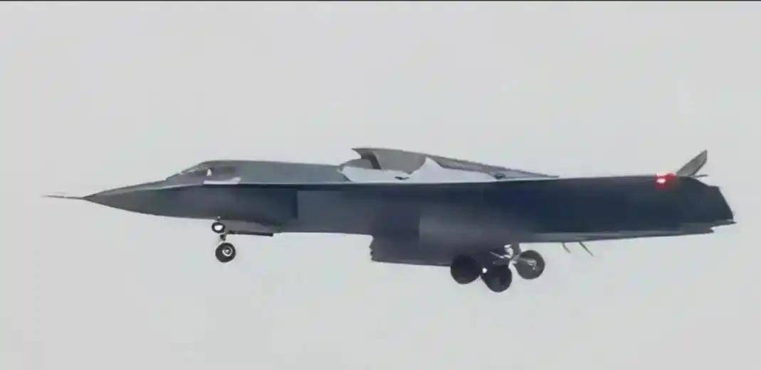 歼-36是隐身轰炸机?印媒:世界首款六代机<strong></p>
<p>带虚拟币</strong>,美国F-47在三年后飞