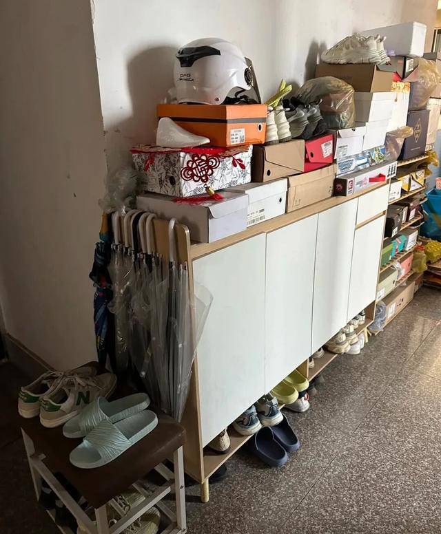 物业“不让门口放鞋子”<strong></p>
<p>带虚拟币</strong>,门口放鞋柜违法吗?