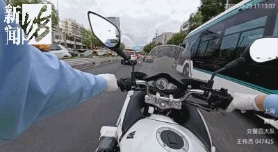 事发上海晚高峰！汹涌车流中<strong></p>
<p>3Q虚拟币</strong>，一男子绝望跳车，直奔民警而去……