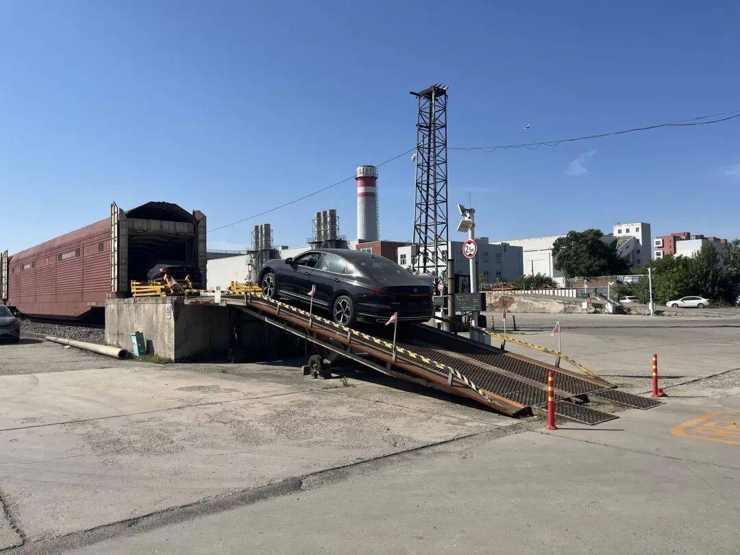 想自驾游又怕远？北京已开通29个城市火车托运汽车线路——