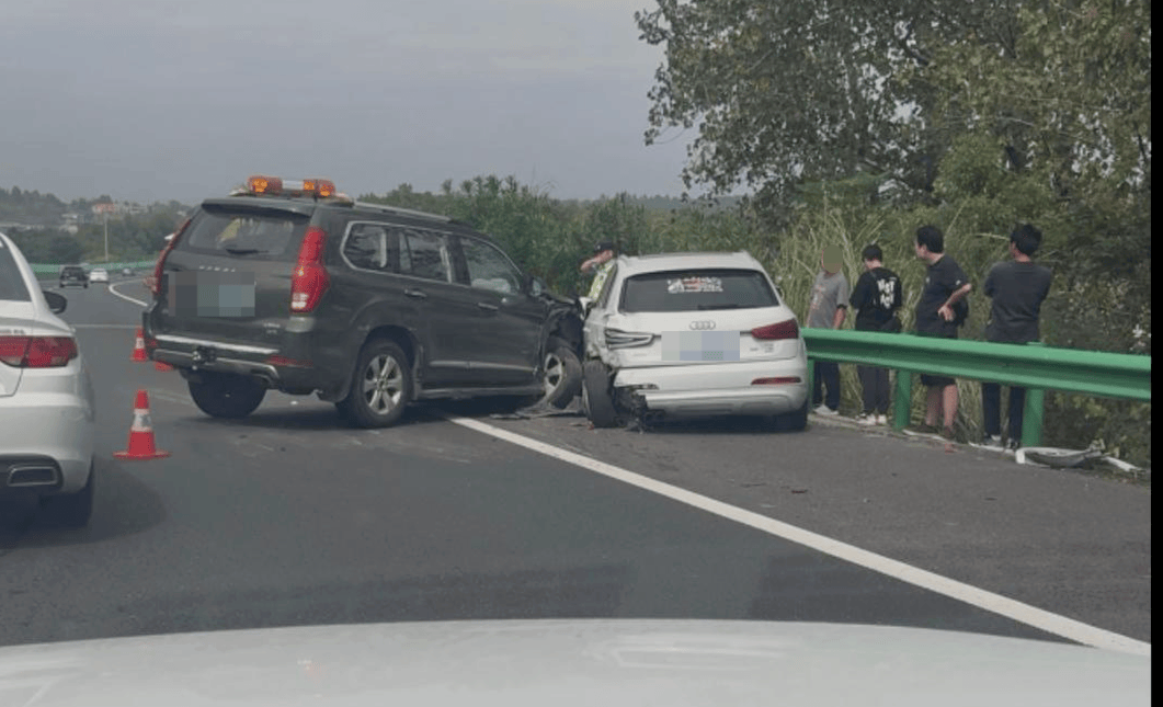 “司机像没意识了一样!”男子称SUV在高速上慢行、撞上石墩也不停<strong></p>
<p>虚拟币流量</strong>,交警:司机目前无生命危险