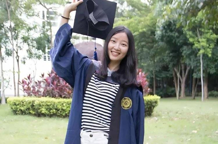 章莹颖男友国庆探望章父并协助直播<strong></p>
<p>虚拟币流量</strong>,网友劝其早点结婚,本人回应