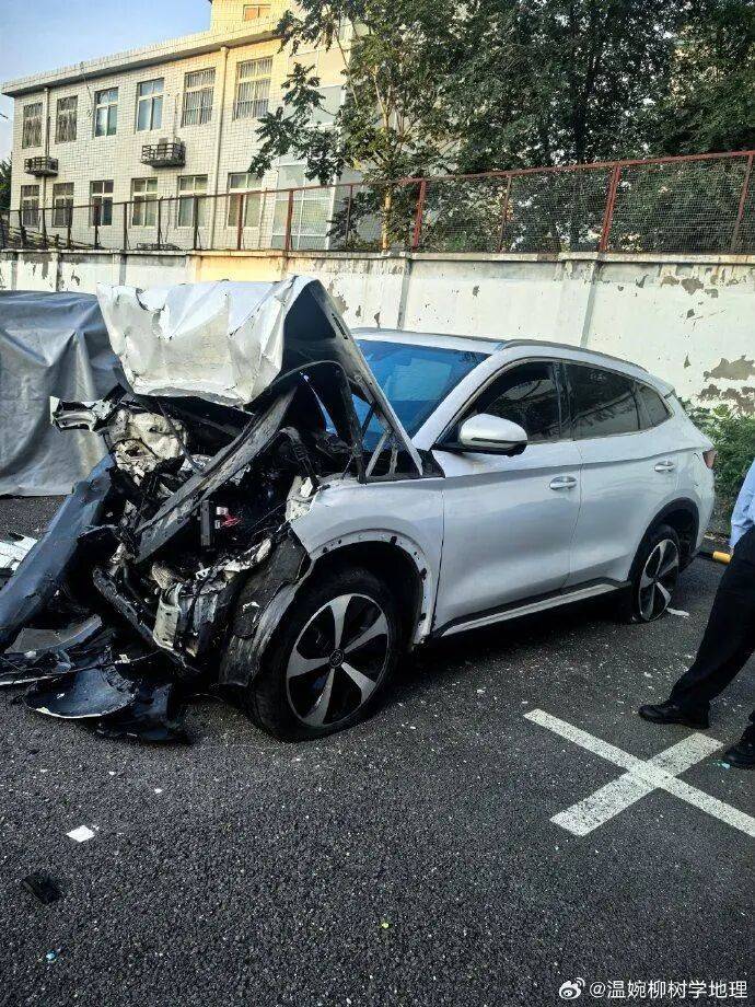 比亚迪车主多处骨折<strong></p>
<p>MM虚拟币</strong>,其妻发声:往后日子不知怎么过!陈震车祸后再度致歉