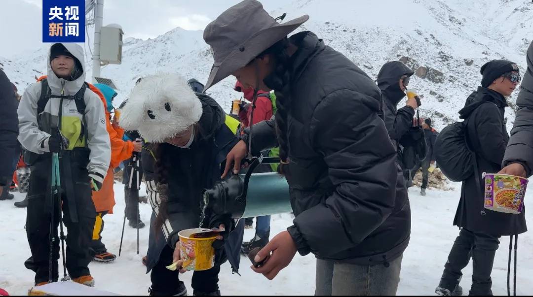 珠峰景区游客被困最新进展:已有350名游客获救<strong></p>
<p>MM虚拟币</strong>,其余200多名游客已全部取得联系