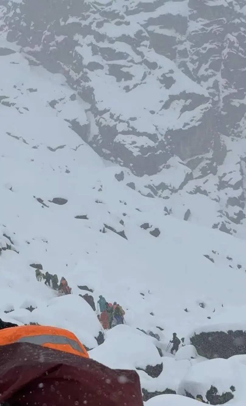 珠峰景区游客被困最新进展:已有350名游客获救<strong></p>
<p>MM虚拟币</strong>,其余200多名游客已全部取得联系