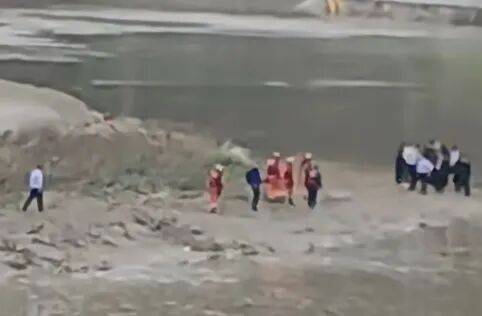 “新郎及其母亲因新娘临时加价2万彩礼跳河？”官方再回应