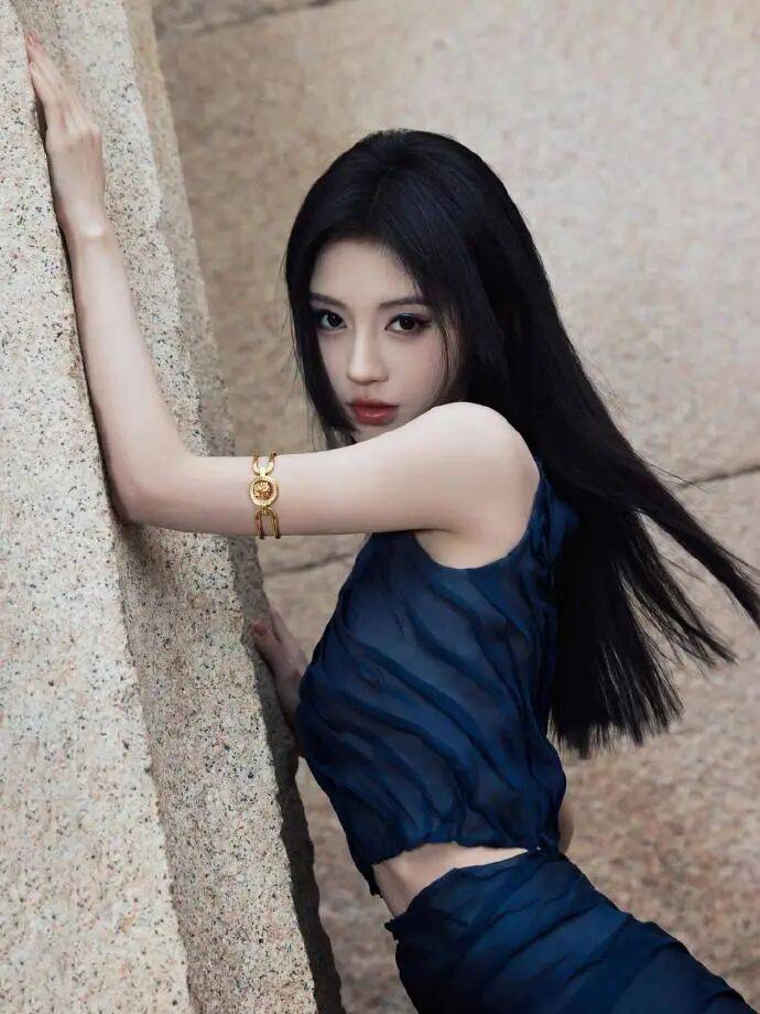 时装周上的女明星<strong></p>
<p>MM虚拟币</strong>,秋冬氛围感一键封顶!