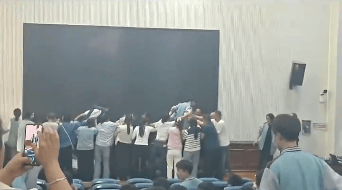 家长跪地被学生轮流踩踏<strong></p>
<p>虚拟币取缔</strong>,校方凌晨道歉