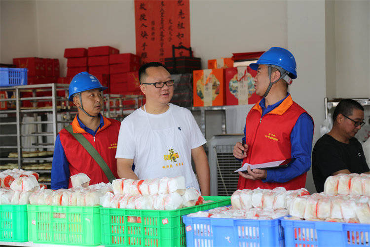 阖家团圆时<strong></p>
<p>虚拟币取缔</strong>，他们守护蓉城灯火