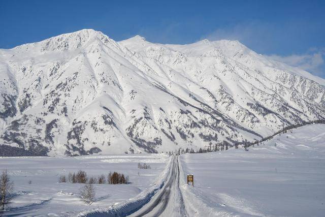 新疆喀纳斯景区遭遇降温降雪<strong></p>
<p>虚拟币取缔</strong>，道路仍处于管制状态