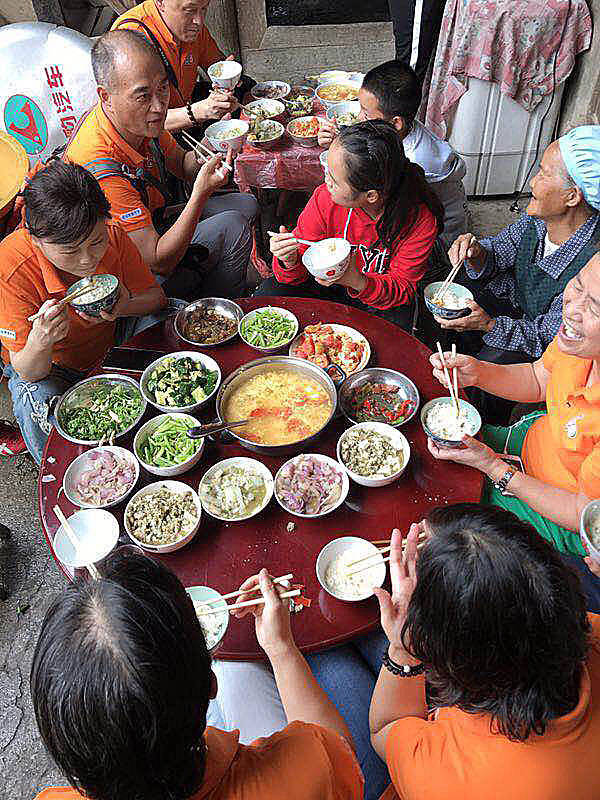 那个让老师骄傲的“调皮”班级！30年同学聚会<strong></p>
<p>挖数字货币</strong>，还伴有一封来自贵州的感谢信