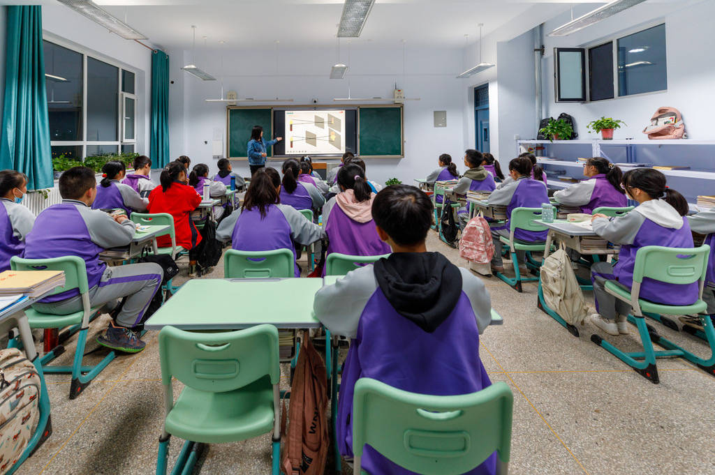 开学前接调岗电话<strong></p>
<p>有哪些数字货币</strong>,小学老师仓促教初中