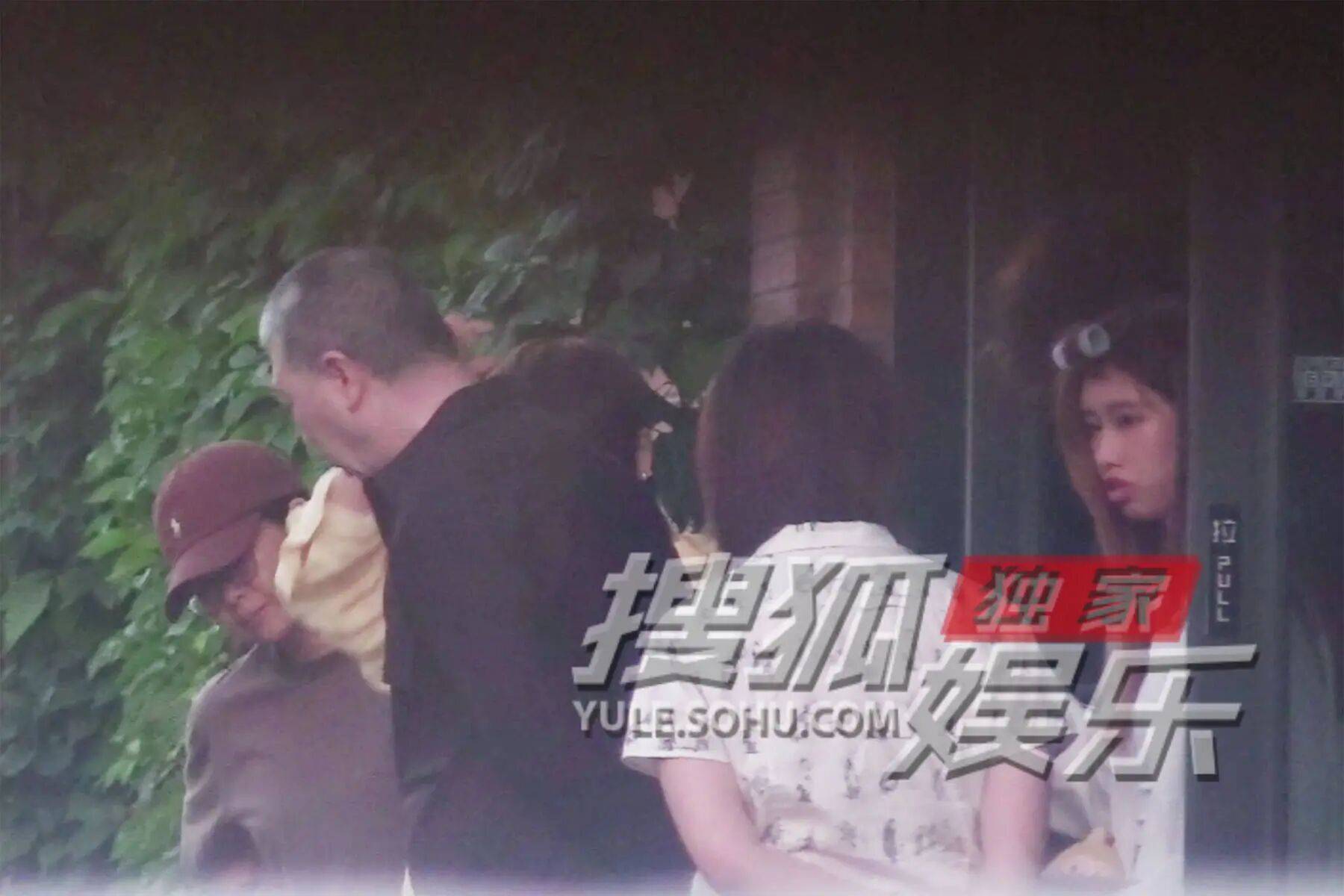 考古|冯小刚带女儿去陈思诚工作室!开个人账号还读影视专业<strong></p>
<p>数字货币有哪些</strong>,她也要“女承父业”吗?