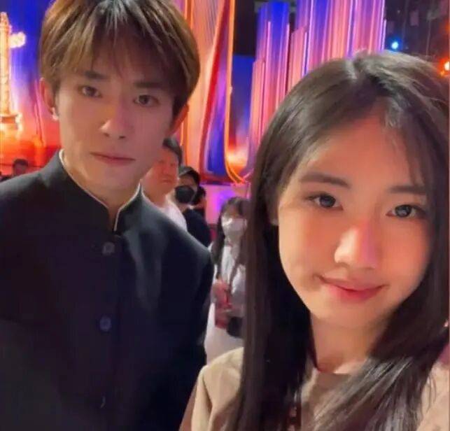 考古|冯小刚带女儿去陈思诚工作室!开个人账号还读影视专业<strong></p>
<p>数字货币有哪些</strong>,她也要“女承父业”吗?