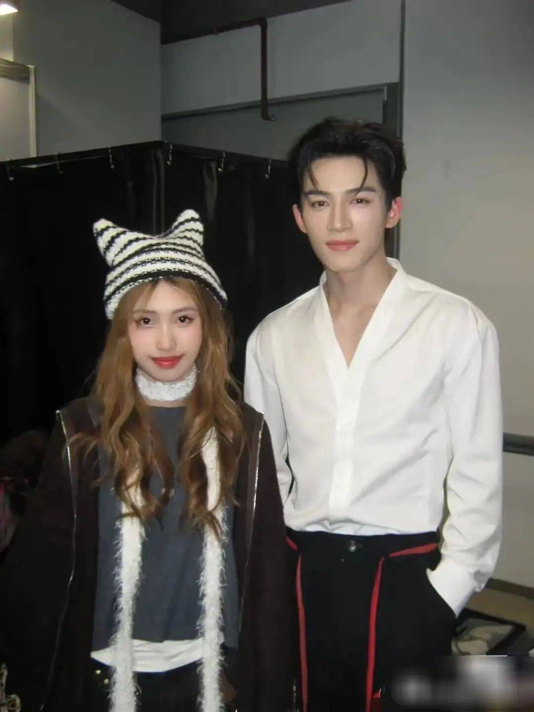 考古|冯小刚带女儿去陈思诚工作室!开个人账号还读影视专业<strong></p>
<p>数字货币有哪些</strong>,她也要“女承父业”吗?