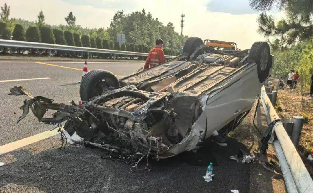 “我撒谎天打雷劈！”男子高速突然强行变道致翻车<strong></p>
<p>数字货币有哪些</strong>，反诬赖对方