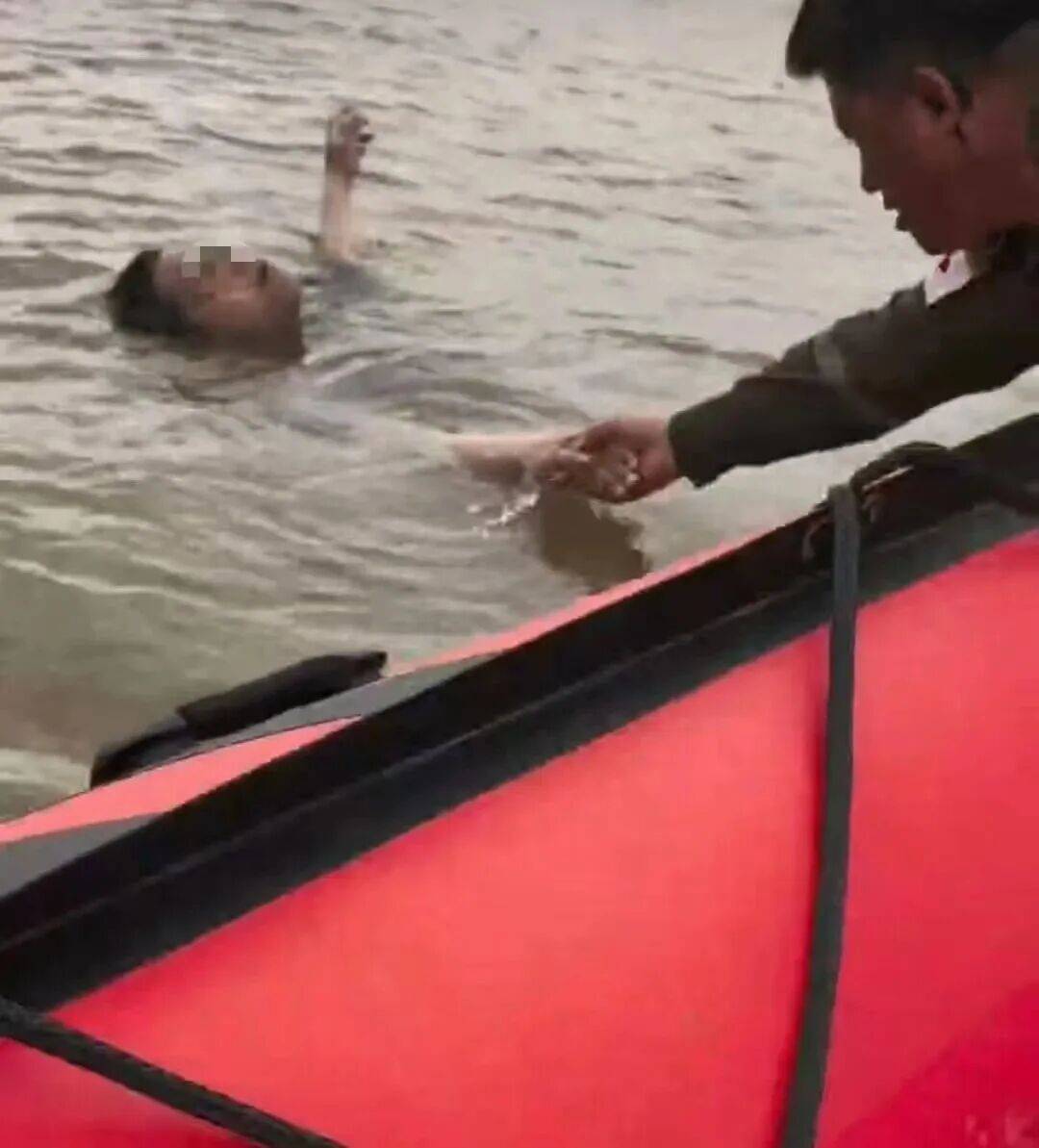 230斤重小伙酒后落水<strong></p>
<p>数字货币套利</strong>，漂浮7小时终获救……