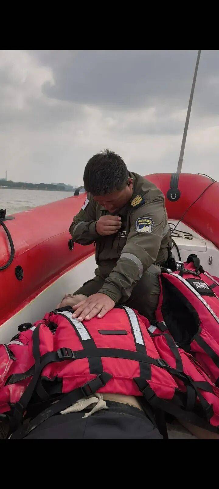 230斤重小伙酒后落水<strong></p>
<p>数字货币套利</strong>，漂浮7小时终获救……