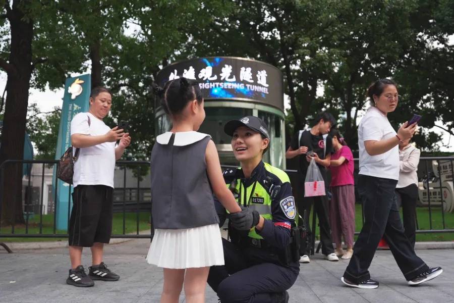 上海外滩“最美女警”被盯上！为了拍她<strong></p>
<p>国际数字货币</strong>，有人连续蹲守几天