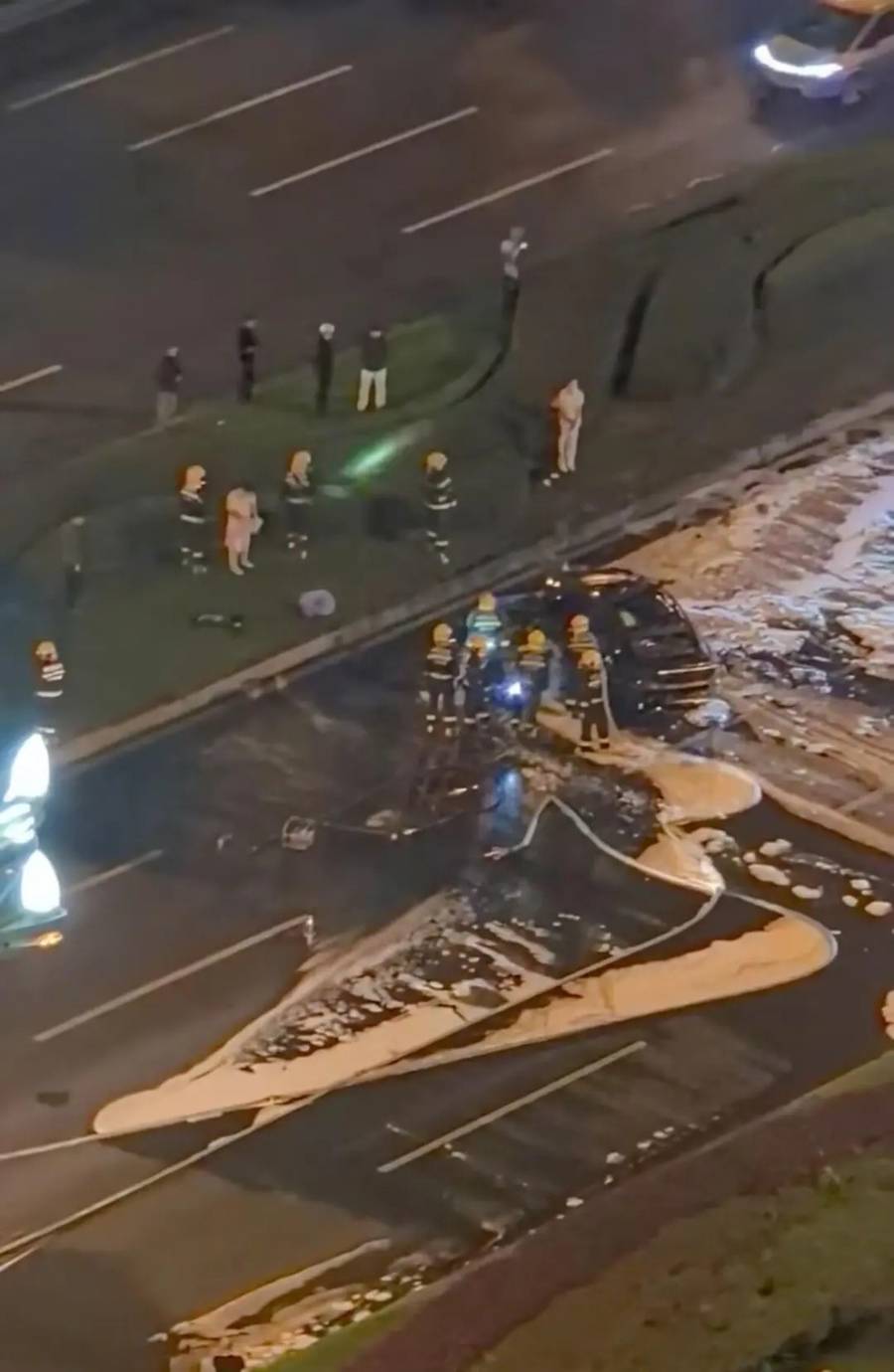 最新！成都SU7碰撞后燃烧司机死亡<strong></p>
<p>国际数字货币</strong>，小米股价暴跌超8%！客服最新回应