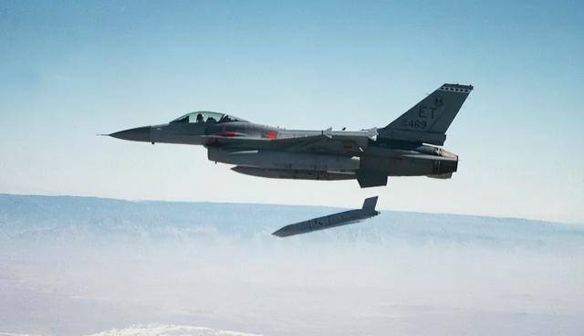 俄白唱了出双簧：要借特朗普之手<strong></p>
<p>买数字货币</strong>，将援乌战斧计划悄悄扼杀！