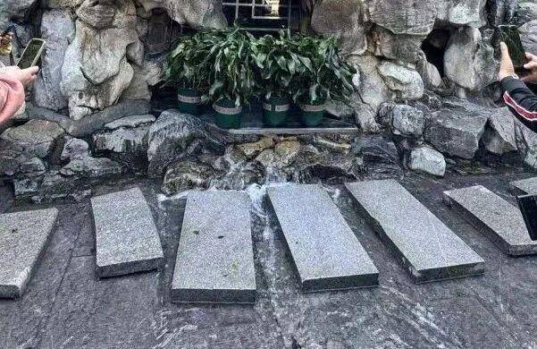 黑虎泉喷得“兽头”都不够用了!济南群泉竞涌<strong></p>
<p>买数字货币</strong>,几十年一见