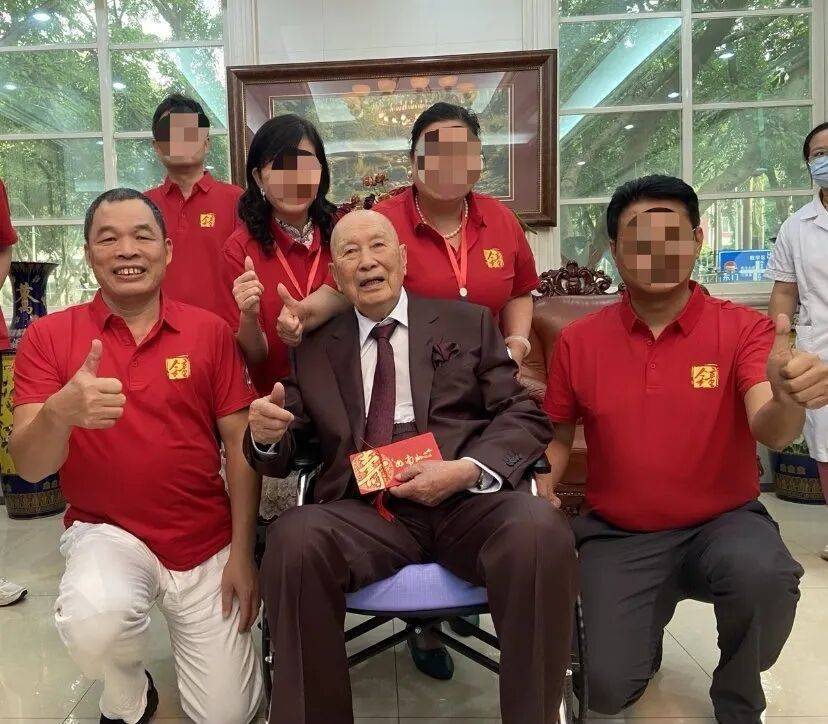 百岁院士声明“蹭合影”背后:双方交涉长达一年<strong></p>
<p>如何交易数字货币</strong>,均称付诸法律