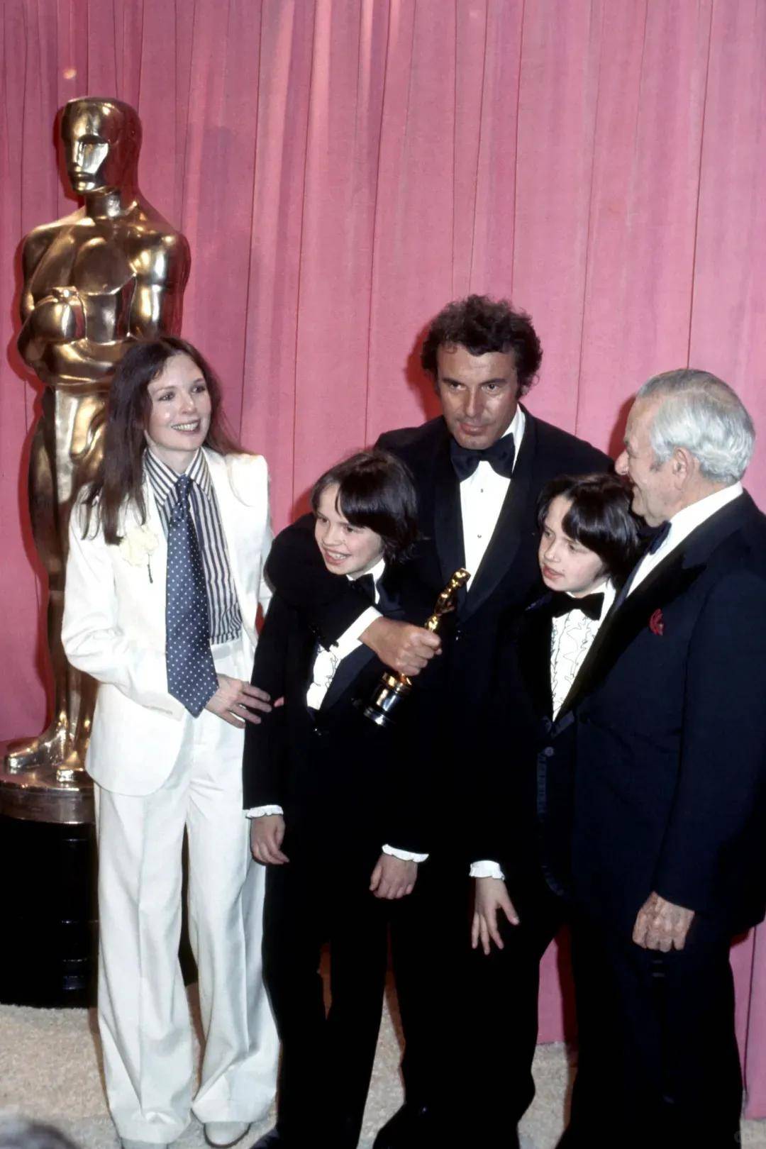 79岁奥斯卡影后离世<strong></p>
<p>如何交易数字货币</strong>,她是男神收割机,松弛中性风穿搭鼻祖