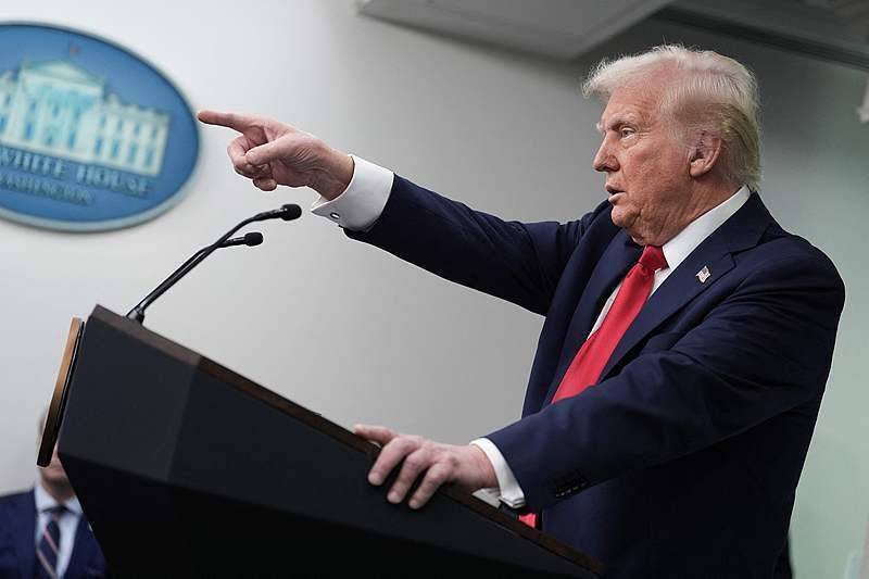 美国再次威胁对华加税100%<strong></p>
<p>数字货币如何交易</strong>，我们应该怎么办？