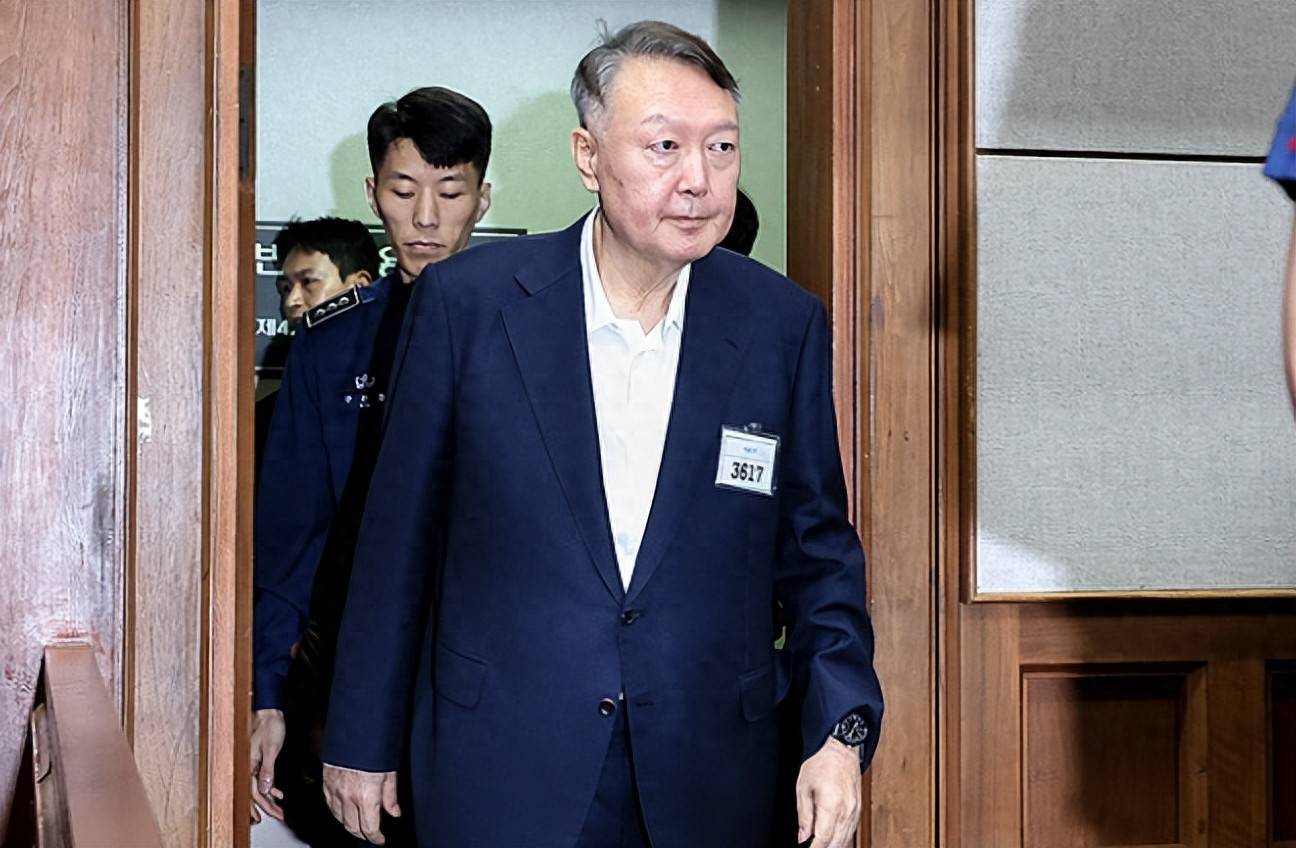 尹锡悦8个半小时<strong></p>
<p>数字货币如何交易</strong>，一个字都不交代！他心里很清楚，一旦开口后果比戒严罪更严重