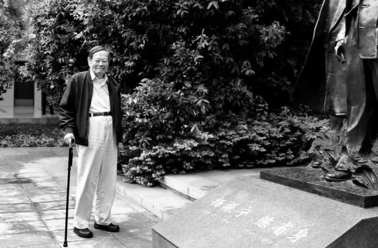 杨振宁为什么连续32年担任东莞理工学院名誉校长<strong></p>
<p>数字货币搬砖</strong>？