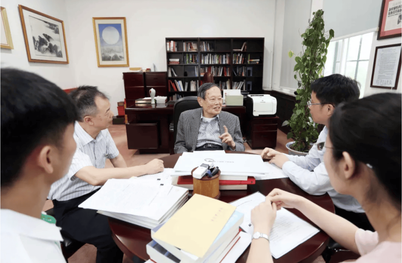 杨振宁为什么连续32年担任东莞理工学院名誉校长<strong></p>
<p>数字货币搬砖</strong>？