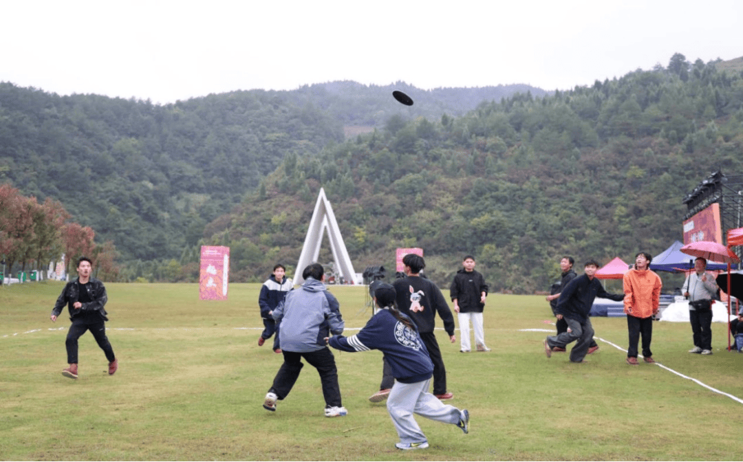 2025“魅力贵州”定向运动系列赛(黔西站)暨2025“营动中国”露营大会(黔西站)在羊驼小镇圆满落幕