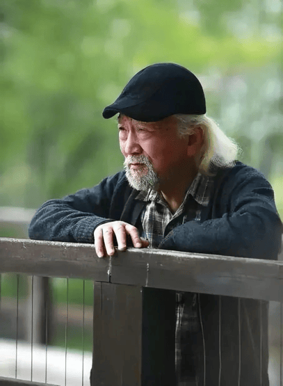 考古|曝78岁李保田近况!找人维修窗户喝10元桶装水<strong></p>
<p>中国的数字货币</strong>,生活超朴素!